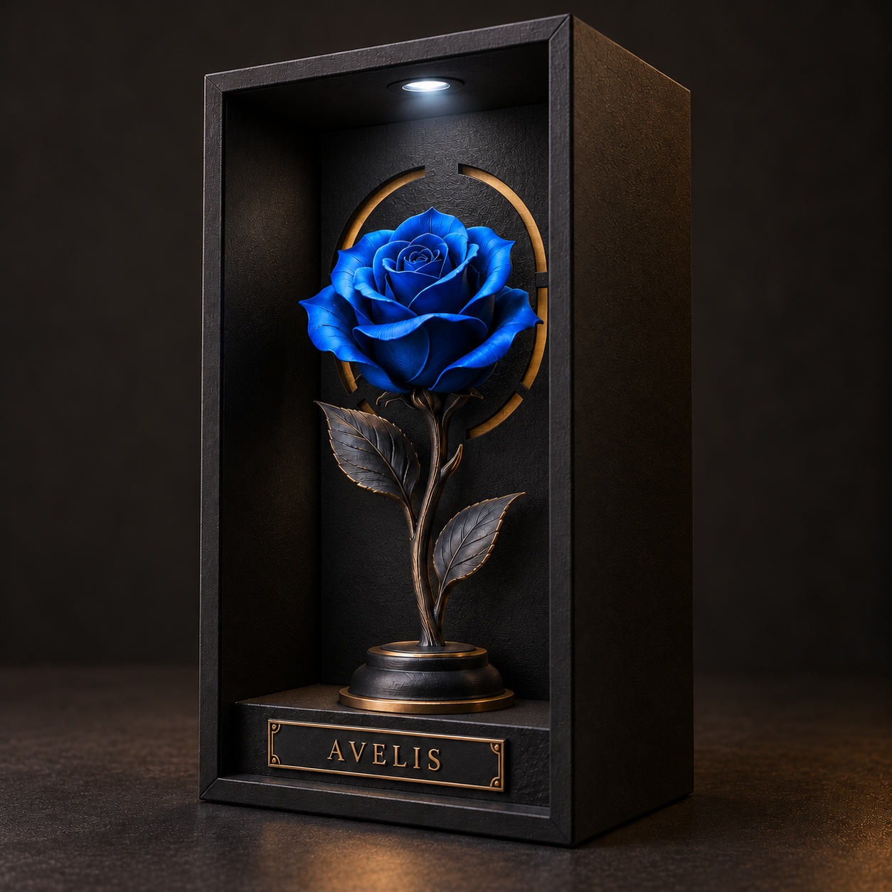 Recreación de una rosa azul en caja negra profunda, con fondo oscuro y aro recortado que revela el dorado posterior.